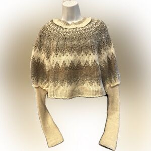 Free people long sleeves knit top. Size XS, stretchy, can fit women AS too. NWT.